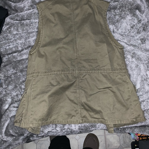 Army Green Vest - Picture 3 of 3